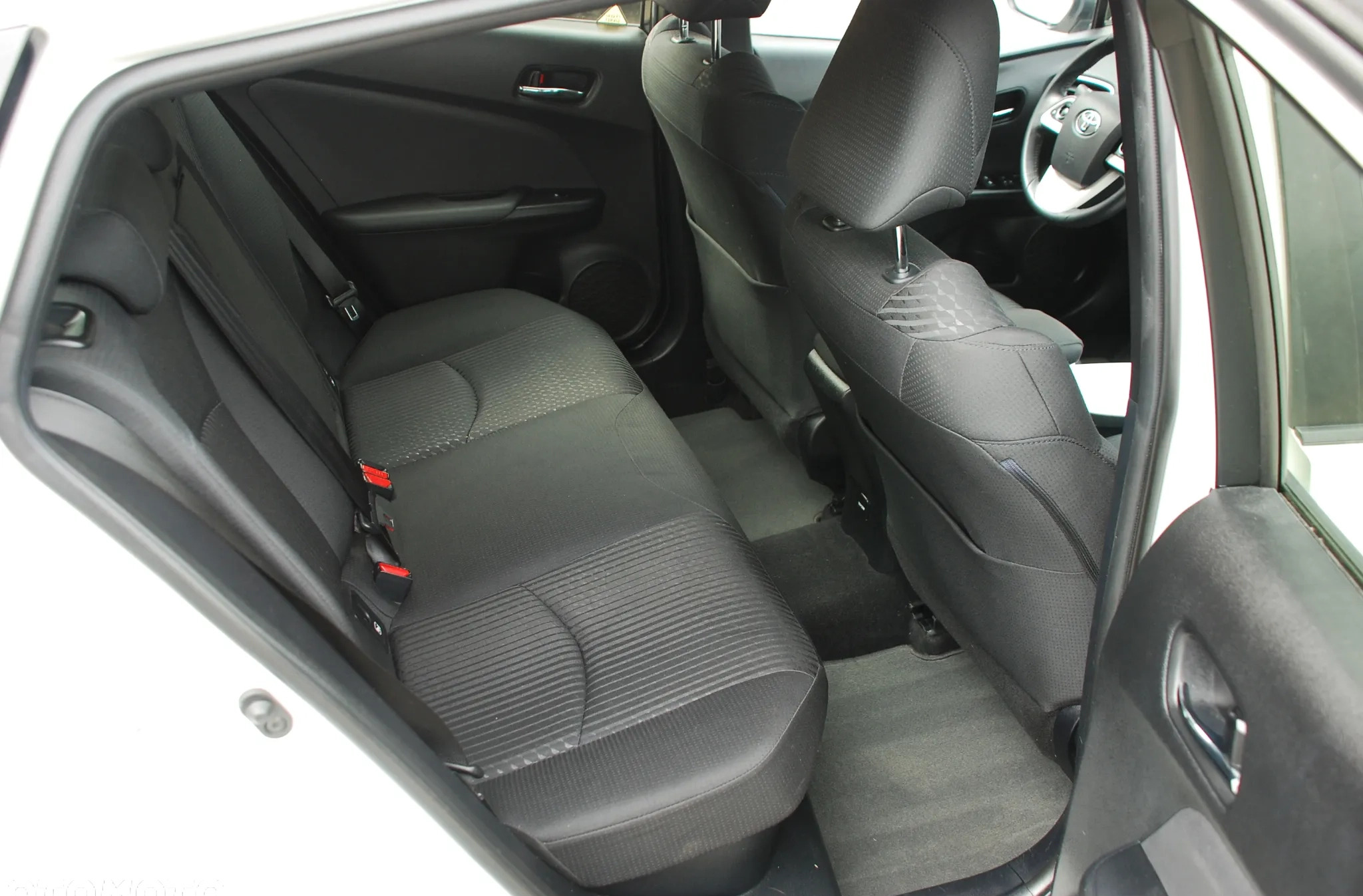 Toyota Prius cena 69820 przebieg: 153000, rok produkcji 2017 z Gołańcz małe 326